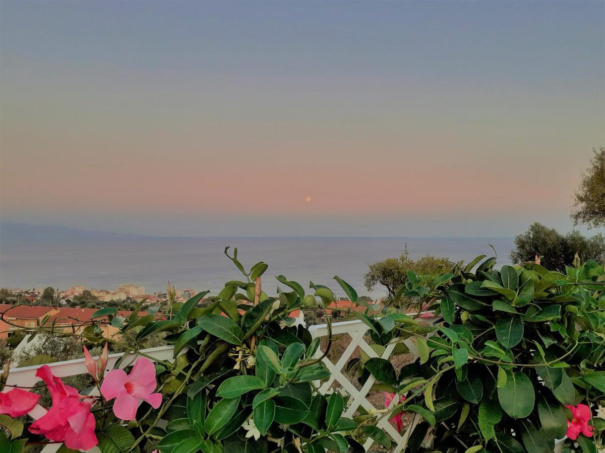 Villa Infinity ∞ Santa Teresa Di Riva Exterior photo